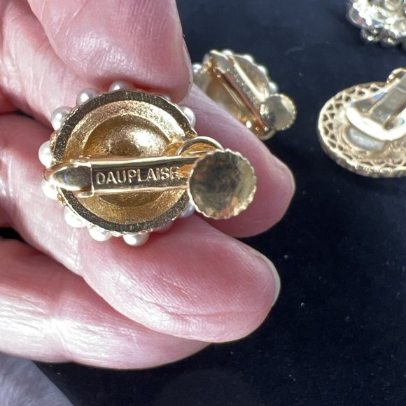 Vntg Clip On Earrings 4 Pair 1 Brooch Gold Silver Tone Dauplaise Sarah Coventry - Picture 13 of 16